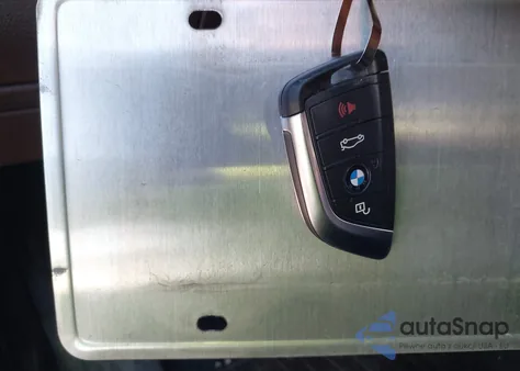 2018 BMW X1 xDrive28I z USA, uszkodzony, nr VIN WBXHT3C37J5F92654